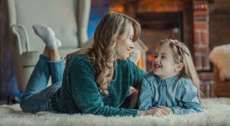 8 безцінних порад, які дасть дівчинці тільки мудра мати