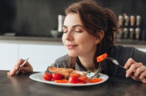 Чим заїсти сум: продукти, які можна (і потрібно) їсти при стресі