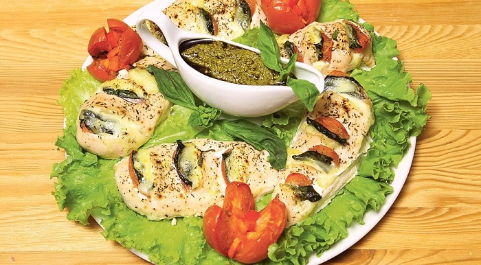 Швидка вечеря: рецепт курки з соусом песто
