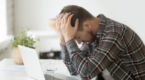 Він втратив роботу