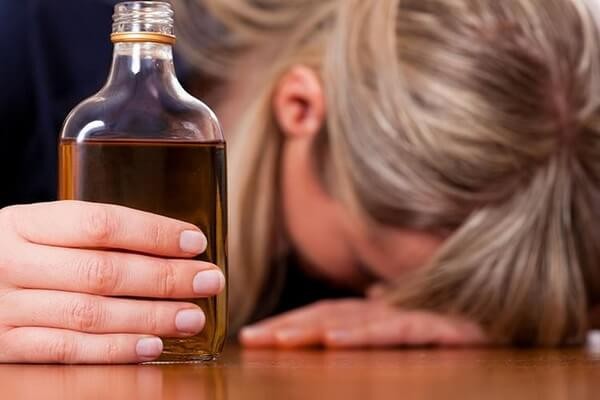 Якщо трапилося похмілля: напої, їжа та дії, які допоможуть його знизити